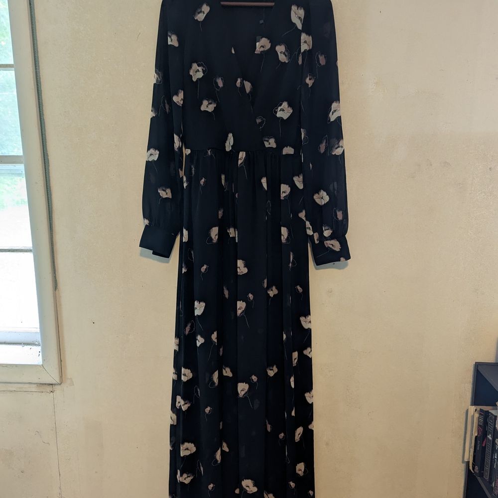 Vero Moda Black and White Floral Long Sleeve Dress